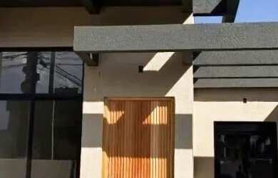 Imagem: A casa possui 3 Dormitórios, 2 Banheiros, 1 Vaga na garagem