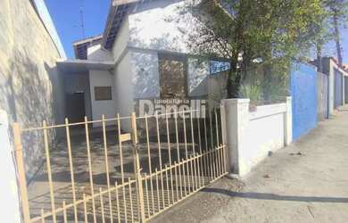 Imagem: A casa possui 2 Dormitórios, 1 Banheiro, 1 Vaga na garagem