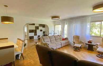 Imagem: O apartamento possui 4 Dormitórios, 2 Banheiros, 2 Vagas na