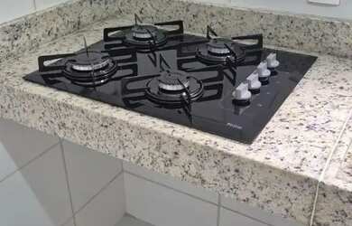 Imagem: O apartamento possui 2 Dormitórios, 1 Banheiro, 1 Vaga na garagem