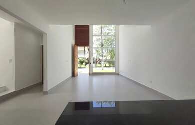 Imagem: A casa em condomínio possui 4 Dormitórios, 5 Banheiros, 4