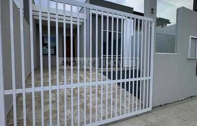 Imagem: A casa possui 2 Dormitórios, 1 Banheiro, 1 Vaga na garagem