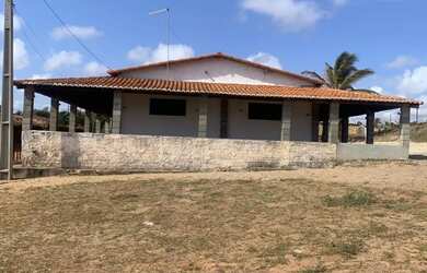 Imagem: A casa possui 3 Dormitórios, Acomodam 20 pessoas, 5 Vagas na