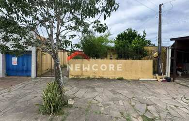 Imagem: A casa possui 2 Dormitórios, 1 Banheiro, 1 Vaga na garagem