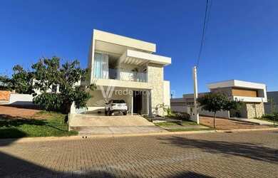 Imagem: A casa em condomínio possui 3 Dormitórios, 5 Banheiros, 4