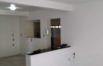 Imagem: A casa possui 4 Dormitórios, 3 Banheiros, 1 Vaga na garagem