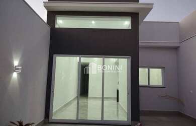 Imagem: A casa possui 3 Dormitórios, 2 Banheiros, 2 Vagas na garagem