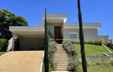 Imagem: A casa em condomínio possui 4 Dormitórios, 5 Banheiros, 5