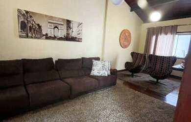 Imagem: A casa possui 5 Dormitórios, 5 Banheiros e 260m² de Área