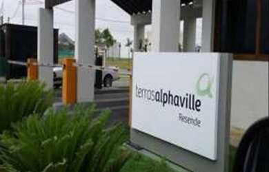 Imagem: A casa possui 3 Dormitórios, 3 Banheiros, 1 Vaga na garagem