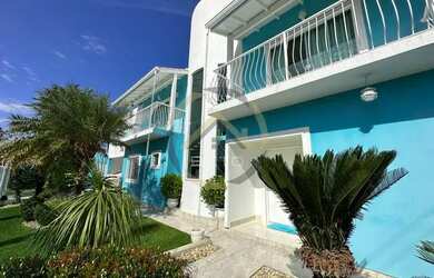 Imagem: A casa possui 4 Dormitórios, 5 Banheiros, 4 Vagas na garagem