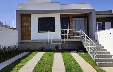 Imagem: A casa possui 2 Dormitórios, 2 Banheiros, 2 Vagas na garagem