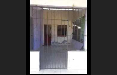 Imagem: A casa possui 2 Dormitórios, 1 Banheiro e está localizado