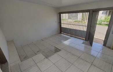 Imagem: A casa possui 2 Dormitórios, 1 Banheiro, 1 Vaga na garagem