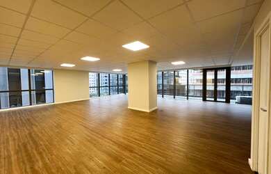 Imagem: O depósito possui 1 Vaga na garagem, 145m² de Área e está