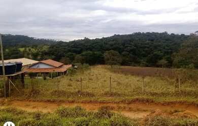 Imagem: O terreno possui 4000m² de Área e está localizado em Sarzedo