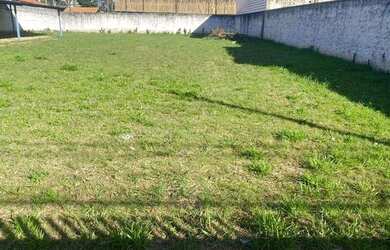 Imagem: O terreno possui 440m² de Área e está localizado em Bacacheri