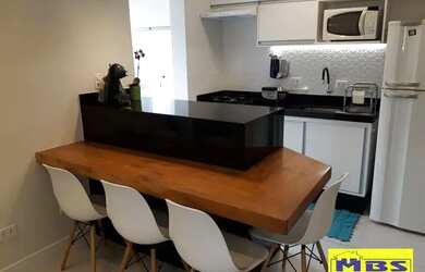 Imagem: O apartamento possui 2 Dormitórios, 1 Banheiro, 1 Vaga na garagem