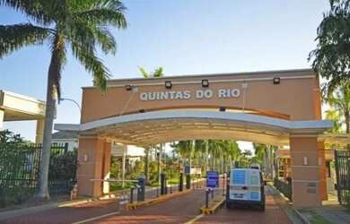 Imagem: A casa em condomínio possui 4 Dormitórios, 3 Banheiros, 741m²