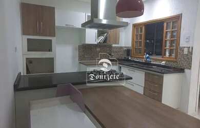 Imagem: O apartamento possui 3 Dormitórios, 1 Banheiro, 1 Vaga na garagem