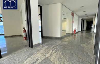 Imagem: O depósito possui 2 Vagas na garagem, 221m² de Área e está