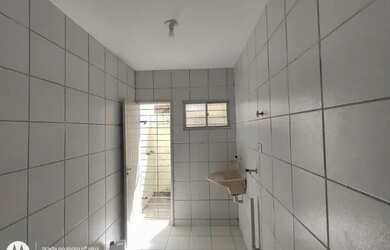 Imagem: A casa possui 2 Dormitórios, 2 Banheiros, 1 Vaga na garagem