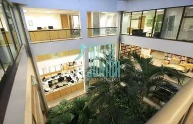 Imagem: O depósito possui 5 Vagas na garagem, 2.300m² de Área e