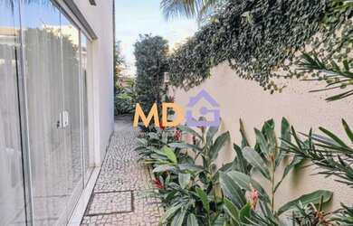 Imagem 2: Sobrado em Condominio Fechado com Fino Acabamento! Confira!