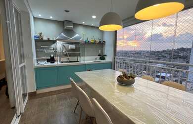 Imagem: O apartamento possui 4 Dormitórios, 3 Banheiros, 2 Vagas na