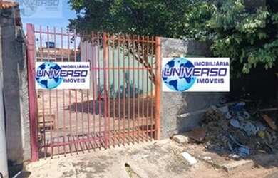 Imagem: A casa possui 1 Dormitório, 1 Banheiro, 2 Vagas na garagem