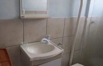 Imagem: A casa em condomínio possui 1 Dormitório, 1 Banheiro, 50m²