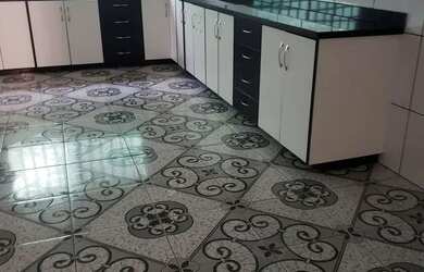 Imagem: A casa possui 2 Dormitórios, 1 Banheiro, 2 Vagas na garagem