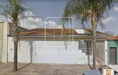 Imagem: A casa possui 3 Dormitórios, 1 Banheiro, 2 Vagas na garagem