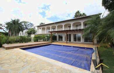 Imagem: A casa possui 5 Dormitórios, 5 Banheiros, 4 Vagas na garagem