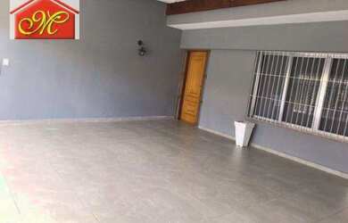 Imagem: A casa possui 5 Dormitórios, 3 Banheiros, 3 Vagas na garagem