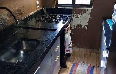 Imagem: O apartamento possui 2 Dormitórios, 1 Banheiro, 1 Vaga na garagem