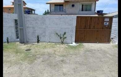 Imagem: A casa possui 3 Dormitórios, 2 Banheiros, 1 Vaga na garagem