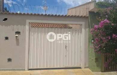 Imagem: A casa possui 2 Dormitórios, 1 Banheiro, 4 Vagas na garagem