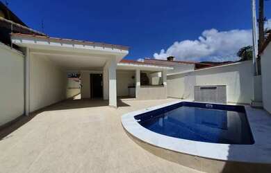 Imagem: A casa possui 3 Dormitórios, 4 Banheiros, 4 Vagas na garagem