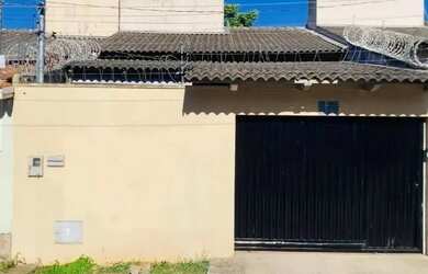 Imagem: A casa possui 2 Dormitórios, 2 Banheiros, 2 Vagas na garagem