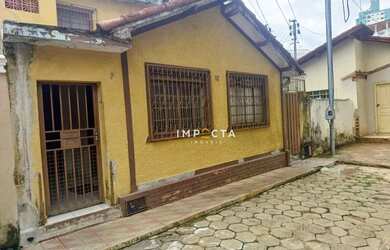 Imagem: A casa possui 3 Dormitórios, 1 Banheiro, 1 Vaga na garagem