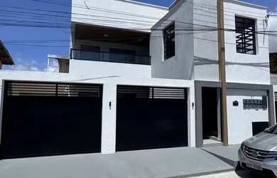 Imagem: A casa possui 3 Dormitórios, 1 Banheiro, 1 Vaga na garagem