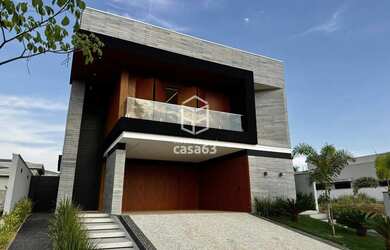 Imagem: A casa possui 4 Dormitórios, 5 Banheiros, 2 Vagas na garagem