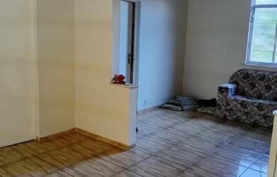 Imagem: A casa possui 4 Dormitórios, 1 Banheiro e está localizado