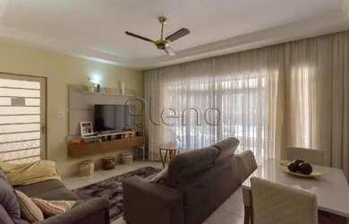 Imagem: A casa possui 2 Dormitórios, 2 Banheiros, 3 Vagas na garagem