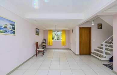 Imagem: A casa possui 3 Dormitórios, 4 Banheiros, 3 Vagas na garagem