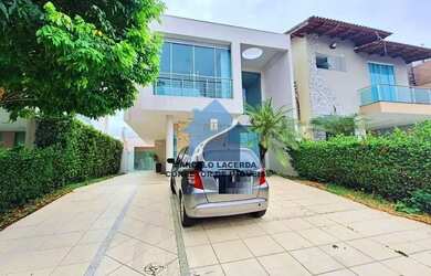 Imagem: A casa possui 3 Dormitórios, 4 Banheiros, 3 Vagas na garagem