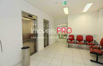 Imagem 11: Prédio reformado com quatro pavimentos, dois elevadores novos