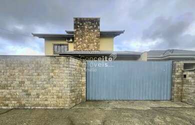 Imagem: A casa possui 3 Dormitórios, 2 Banheiros, 2 Vagas na garagem