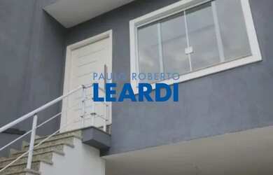 Imagem: A casa possui 3 Dormitórios, 3 Banheiros, 5 Vagas na garagem